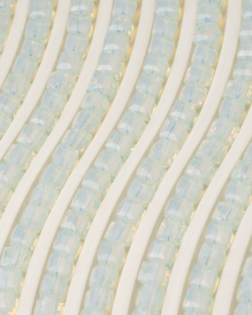 Бусины нить Лунный Камень(Опалит) 6мм - 40 см