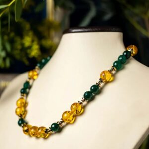 Бусы женские из Изумруда дкл и Янтаря