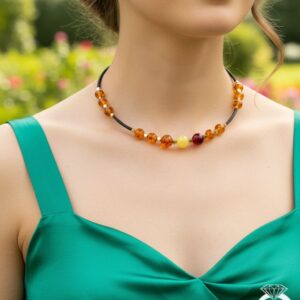 Бусы женские из Янтаря / Колье из натуральных камней